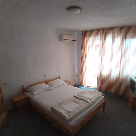 златеви 3*